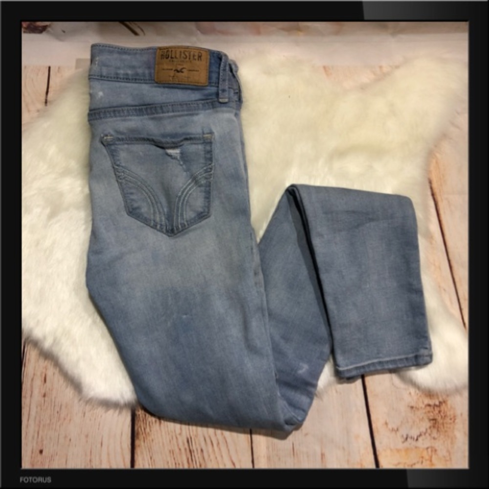 Hollister distressed skinny jeans